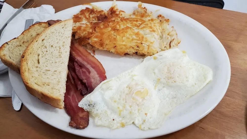 Eggs Hash Browns & Toast